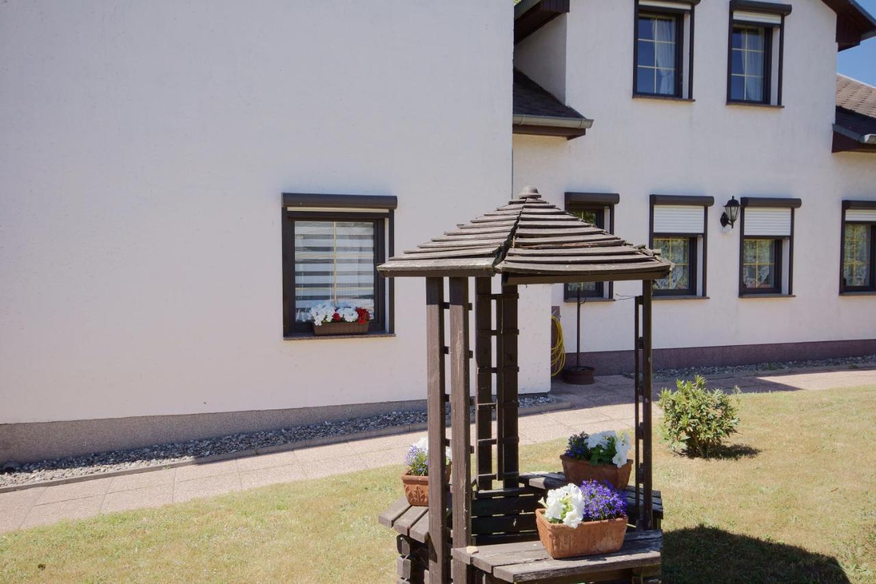 Ferienwohnungen Beim Fischer Und Sin Fru Klein Zicker Exterior photo